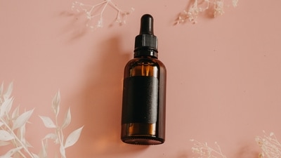 These navel oils can result in glowing skin and healthy hair. Check them out These navel oils can result in glowing skin and healthy hair. Check them out