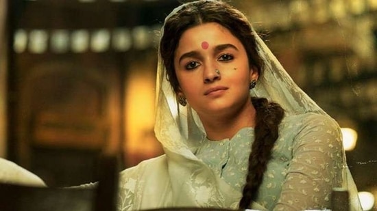 Alia Bhatt in a still from Gangubai Kathiawadi.