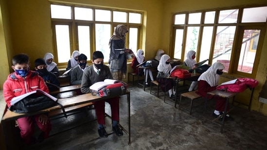 Many parts of the city witnessed severe traffic congestion due to the reopening of schools.(HT Photo/Waseem Andrabi)