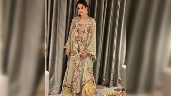 Mira Rajput was glowing like a bride-to-be as she struck some elegant poses for the camera.(Instagram/@mira.kapoor)