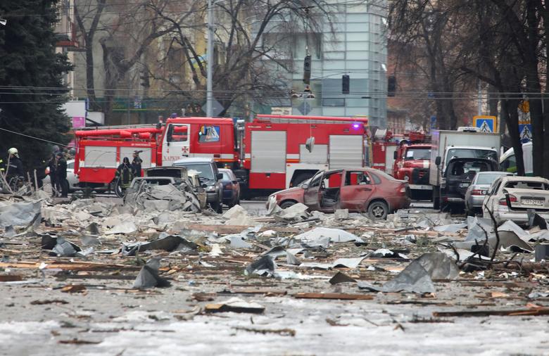 An area near the regional administration building, which city officials said was hit by a missile attack, in central Kharkiv, Ukraine, Tuesday, March 1, 2022. (REUTERS) An area near the regional administration building, which city officials said was hit by a missile attack, in central Kharkiv, Ukraine, Tuesday, March 1, 2022. (REUTERS)