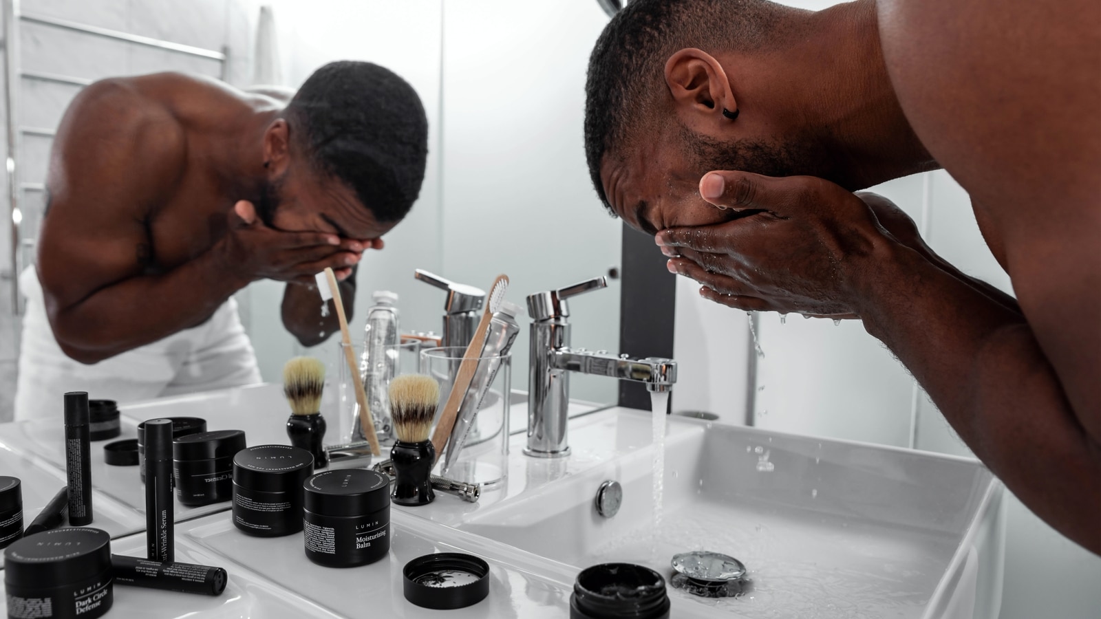 Skincare routine for men: Experts share basic tips to achieve a refreshed look | Fashion Trends