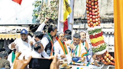 Congress leaders on the last of Mekedatu Padayatra 2.0 from Ramanagara district to Bengaluru on Thursday. (ANI) Congress leaders on the last of Mekedatu Padayatra 2.0 from Ramanagara district to Bengaluru on Thursday. (ANI)