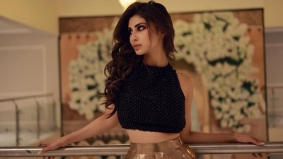 In another, the Bengali beauty gave a candid pose in the railing in front of an aesthetic backdrop. (Instagram/@imouniroy) In another, the Bengali beauty gave a candid pose in the railing in front of an aesthetic backdrop. (Instagram/@imouniroy)