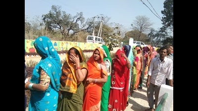 Women voters standing in queue to cast their votes at Manikpur polling booth number 311 of Handia assembly constituency in Prayagraj on Thursday. ((HT))