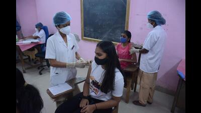 Youngsters taking Covid vaccination in Thane on Thursday. All non-Covid vaccination that had taken a backseat during the pandemic will be covered in the universal immunisation programme in Thane district starting on Sunday. (PRAFUL GANGURDE/HT PHOTO)