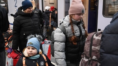Refugees arrive at Berlin's central train station, following Russia's invasion of Ukraine, in Berlin, Germany. (REUTERS)