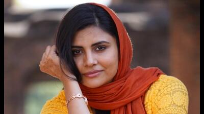 Actor Malti Chahar during the shoot of her film Ishq Pashmina at Residency in Lucknow.