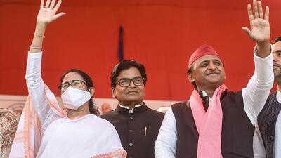 West Bengal chief minister Mamata Banerjee and Samajwadi Party president Akhilesh Yadav at a public meeting for the ongoing UP assembly polls, in Varanasi district on Thursday. (PTI) West Bengal chief minister Mamata Banerjee and Samajwadi Party president Akhilesh Yadav at a public meeting for the ongoing UP assembly polls, in Varanasi district on Thursday. (PTI)
