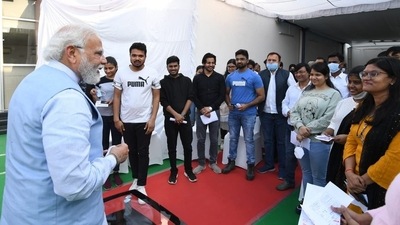 The students, who belonged to various parts of Uttar Pradesh, shared their experiences on their homecoming with the prime minister. The students, who belonged to various parts of Uttar Pradesh, shared their experiences on their homecoming with the prime minister.