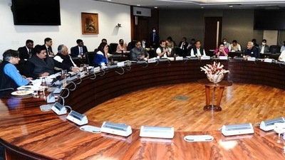 Shashi Tharoor, Rahul Gandhi and other MPs briefed by External Affairs Minister S Jaishankar on evacuation of Indians from Ukraine (@DrSJaishankar)