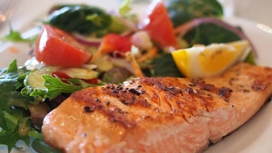 Fish: Fish is an excellent source of Omega 3 fatty acid, which is linked with a lower inflammation in the body and protects against age related hearing loss. The high vitamin D content in fish also helps strenghten the bones in ear, and particularly prevents otosclerosis (an abnormal bone growth inside the ear that causes hearing loss)(Pixabay)