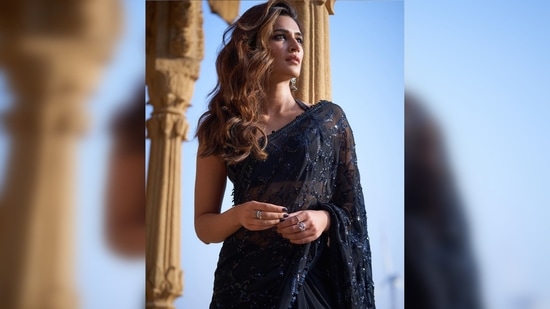 Kriti Sanon wrote a few lines from the recently released song of her film Bachchan Paandey as her caption. It read 