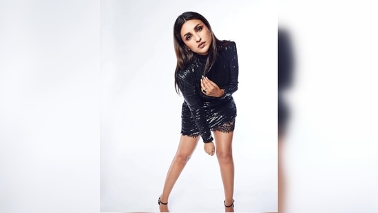 With her hair parted in the middle, Parineeti Chopra straightened her locks and left it open.(Instagram/@parineetichopra)