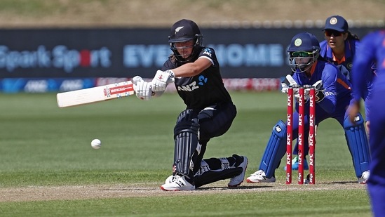 Amelia Kerr in action in the second India vs New Zealand ODI (Twitter/ICC)