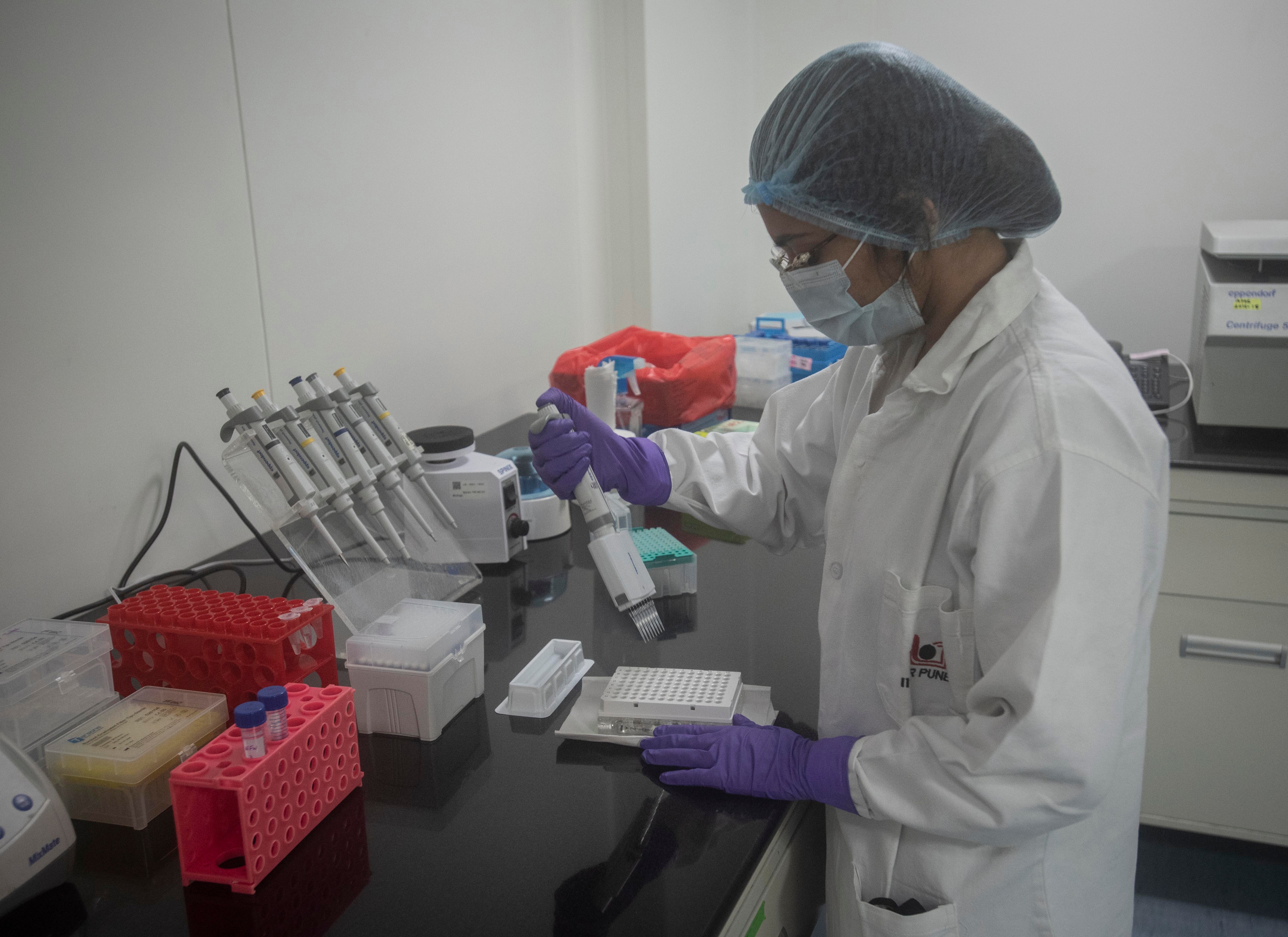 The XE appears to be the result of a recombination of the BA.1 and BA.2, the first two Omicron variant lineages that spread widely. (Pratham Gokhale/HT file photo)