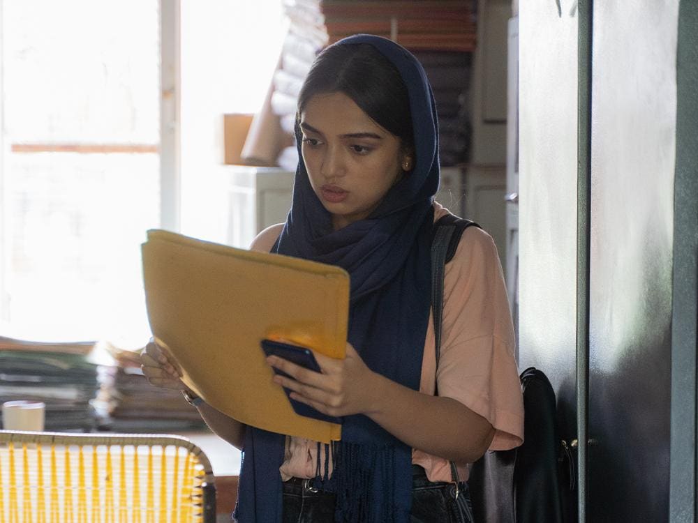 Ahsas Sanna plays a journalism student in Jugadistan.