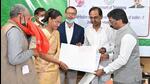 KCR was in Ranchi on a one-day tour, along with his wife, daughter, grandson, other party leaders and top officers to provide financial aid to the families of two soldiers who were killed in the Galwan Valley clash in 2020. (HT PHOTO.) KCR was in Ranchi on a one-day tour, along with his wife, daughter, grandson, other party leaders and top officers to provide financial aid to the families of two soldiers who were killed in the Galwan Valley clash in 2020. (HT PHOTO.)
