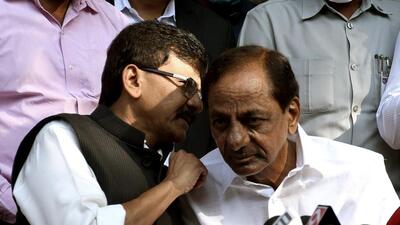 Telangana chief minister K Chandrasekhar Rao with Shiv Sena leader Sanjay Raut in Mumbai on Feb 20. (HT PHOTO/File) Telangana chief minister K Chandrasekhar Rao with Shiv Sena leader Sanjay Raut in Mumbai on Feb 20. (HT PHOTO/File)