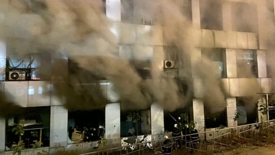 Fire at Dream Mall in Mumbai's Bhandup (West).&nbsp; (HT reporter Pratik Chorge)