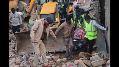 Rescue operations underway in Bhagalpur on Friday. (PTI) Rescue operations underway in Bhagalpur on Friday. (PTI)