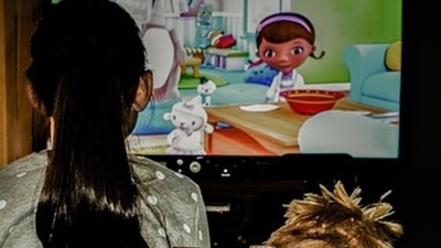 Watching too much screen can are making children sedentary which is increasing their chances of obesity. Limit screen hours strictly to 2 hours every day. (Pixabay) Watching too much screen can are making children sedentary which is increasing their chances of obesity. Limit screen hours strictly to 2 hours every day. (Pixabay)
