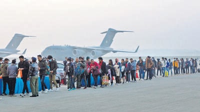 Boeing C-17 Globemaster brought back Indian students from Ukraine to the Hindon Air Force Station in Ghaziabad on Friday. (HT photo) Boeing C-17 Globemaster brought back Indian students from Ukraine to the Hindon Air Force Station in Ghaziabad on Friday. (HT photo)