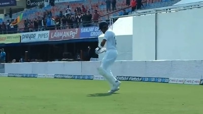 Mohali crowd welcomes Virat Kohli with innovative chants during 1st Test against Sri Lanka (Twitter grab)