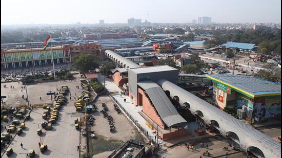 DMRC officials said that the skywalk will help streamline the flow of traffic at the busy Ajmeri Gate side of the railway station. (HT Photo)