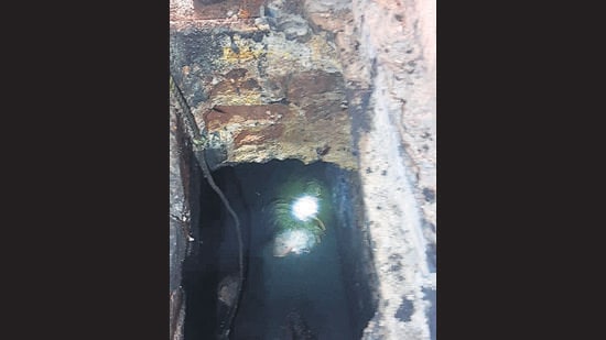 The spot where four persons, including three workers, died inside a septic tank of a residential building at Loni Kalbhor near Pune on Wednesday morning. (HT PHOTO)