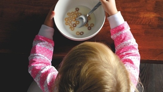 Children should not skip their breakfasts. Parents may give a few healthy choices to kids and ask them to choose their own meals.(Pixabay)