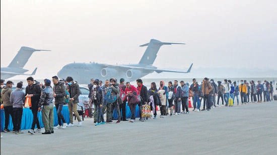 Boeing C-17 Globemaster brought back Indian students from Ukraine to the Hindon Air Force Station in Ghaziabad on Friday. (HT photo)