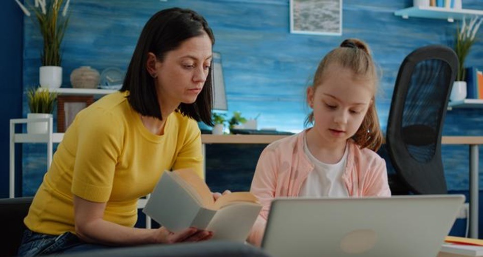 When children have questions, they need answers (YAY Images/imago images) When children have questions, they need answers (YAY Images/imago images)