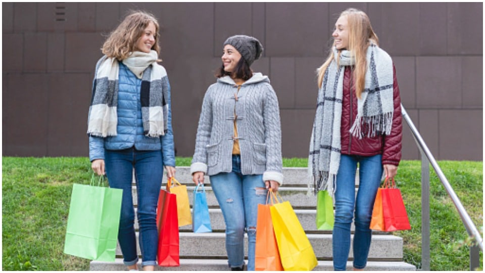 Go out shopping with your girls(Unsplash)