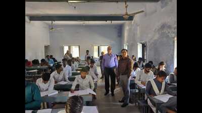 Chhatrapati Shahu Ji Maharaj University Pro-V-C Prof Sudhir Kumar Awasthi and director of CDC, RK Dwivedi, inspecting an examination centre. (HT) Chhatrapati Shahu Ji Maharaj University Pro-V-C Prof Sudhir Kumar Awasthi and director of CDC, RK Dwivedi, inspecting an examination centre. (HT)
