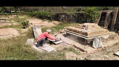 The gravesin the Residency cemetery in Lucknow being repaired. (HT)