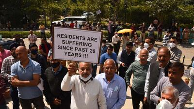 The protesters said they have submitted a memorandum to the developer demanding repair of the road in the whole township within a month. (Vipin Kumar/HT PHOTO) The protesters said they have submitted a memorandum to the developer demanding repair of the road in the whole township within a month. (Vipin Kumar/HT PHOTO)