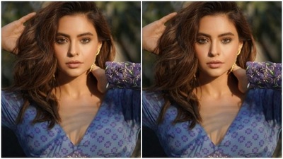 Aamna played muse to the fashion designer Neha Chopra Tandon and picked an ethnic ensemble for the pictures. (Instagram/@aamnasharifofficial)