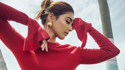 Pooja Hegde is a retro queen in hot red sweater and flared pants for Radhe Shyam promotions: Check out pics Pooja Hegde is a retro queen in hot red sweater and flared pants for Radhe Shyam promotions: Check out pics