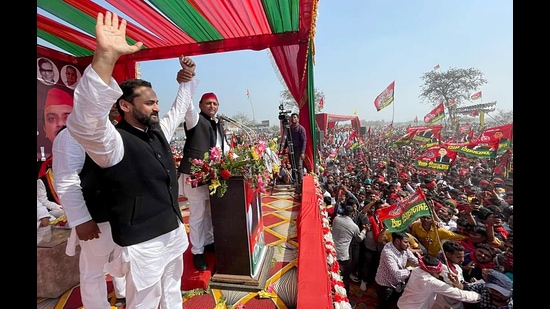 Mayank Joshi, son of Bharatiya Janata Party MP Rita Bahuguna Joshi, joins Samajwadi Party in the presence of party chief Akhilesh Yadav during a public rally for the seventh and last phase of Uttar Pradesh Assembly elections, at Gopalpur, in Azamgarh on Saturday. (AGENCY)