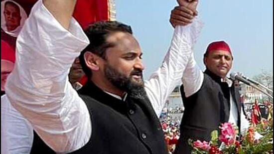 Mayank Joshi, son of BJP MP Rita Bahuguna Joshi, joins Samajwadi Party in the presence of party chief Akhilesh Yadav during a public rally for the seventh phase of Uttar Pradesh assembly elections, in Azamgarh on Saturday. (ANI)