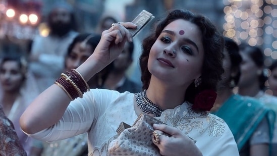 Alia Bhatt in a still from Gangubai Kathiawadi.&nbsp;