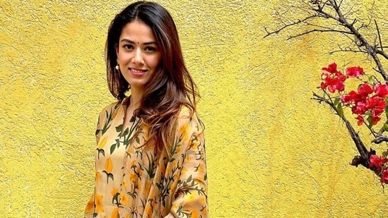 Mira Rajput in floral kurta set welcomes spring in style and aces wedding guest fashion, it costs <span class='webrupee'>₹</span>25k