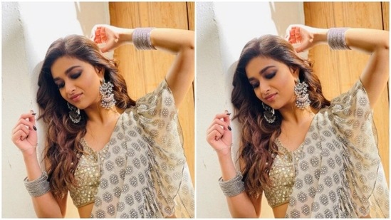 Keerthy played muse to the fashion designer Arpita Mehta and picked an ethnic ensemble for the pictures.(Instagram/@keerthysureshofficial)