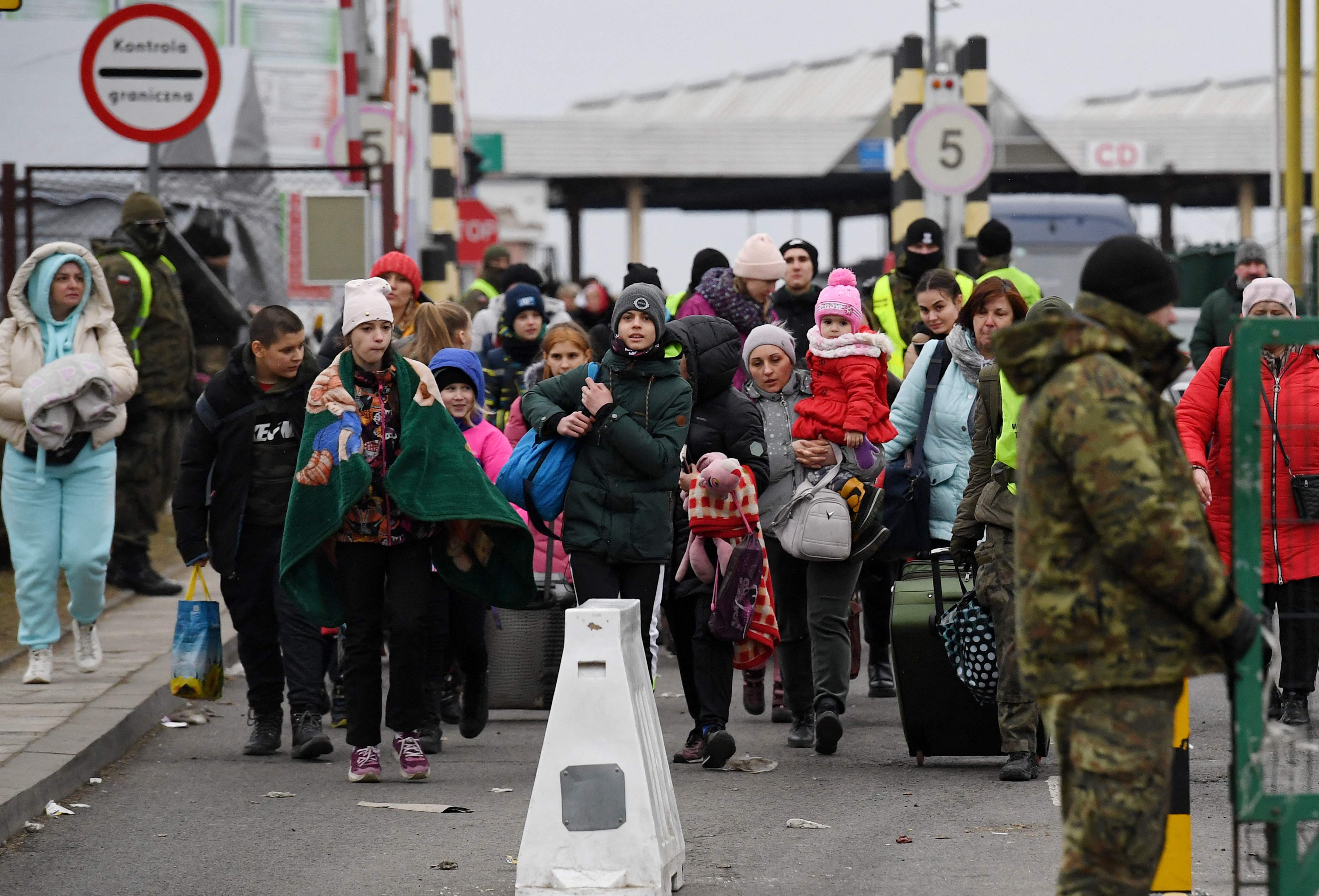 People coming from Ukraine, cross the Ukrainian-Polish border in Korczowa, Poland on Saturday. (AFP)