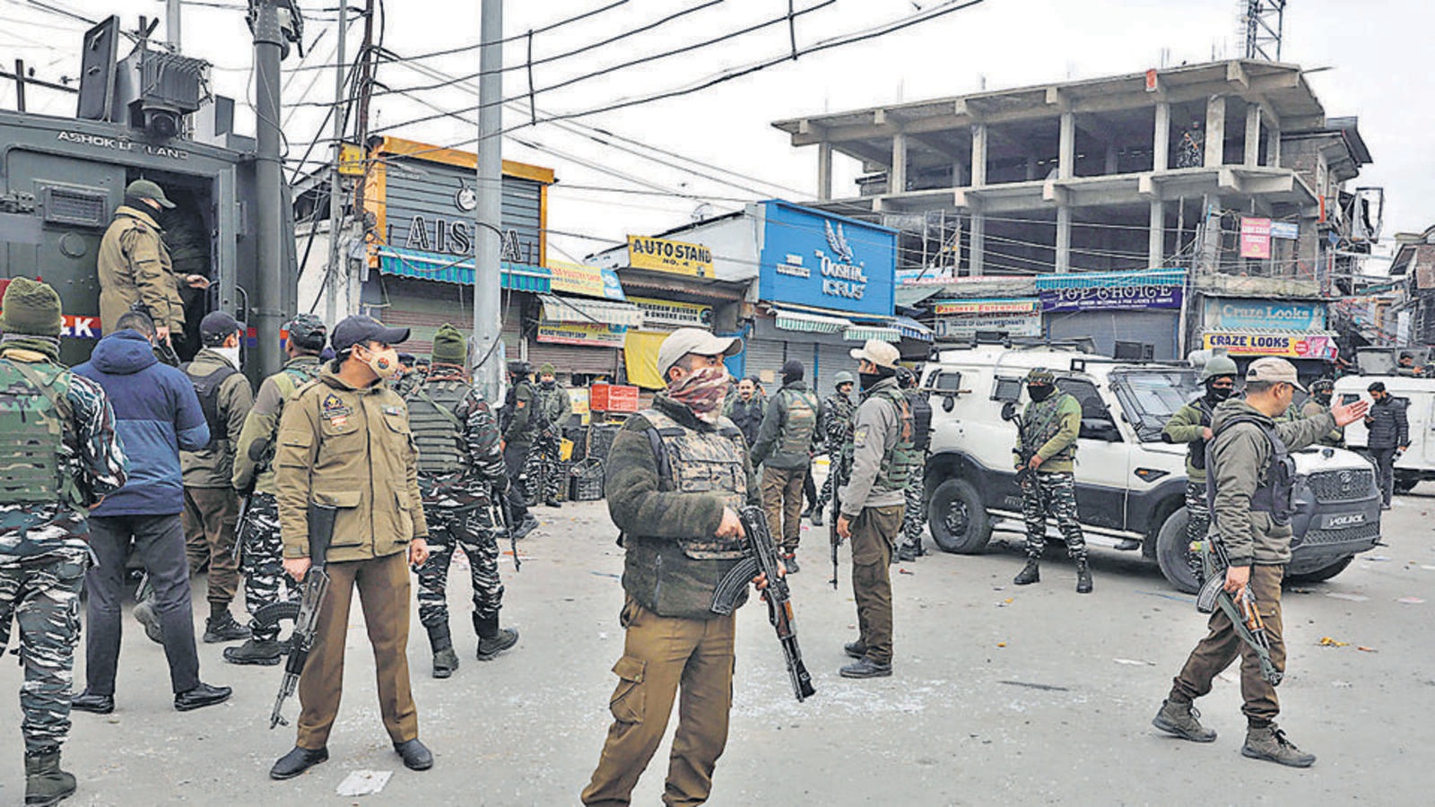 1 Killed, 24 Injured In Srinagar Grenade Attack | Latest News India ...