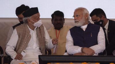 Prime Minister Narendra Modi (R) and Maharashtra Governor Bhagat Singh Koshyari at MIT college event, on Sunday. PM said Metro launch gives the message that completion of projects can be done on time. (PRATHAM GOKHALE/HT) Prime Minister Narendra Modi (R) and Maharashtra Governor Bhagat Singh Koshyari at MIT college event, on Sunday. PM said Metro launch gives the message that completion of projects can be done on time. (PRATHAM GOKHALE/HT)