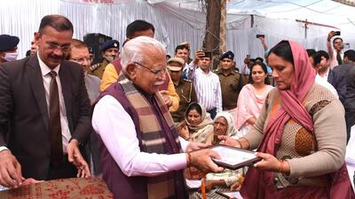 Haryana chief minister Manohar Lal Khattar honouring a family member of a war veteran in Jhajjar on Sunday. (Manoj Dhaka/HT) Haryana chief minister Manohar Lal Khattar honouring a family member of a war veteran in Jhajjar on Sunday. (Manoj Dhaka/HT)