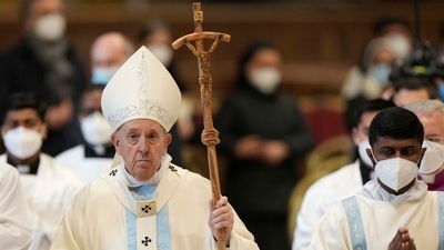 At the start of the Mass on Saturday, Pope Francis walked the entire length of the central aisle of basilicas. (AP) At the start of the Mass on Saturday, Pope Francis walked the entire length of the central aisle of basilicas. (AP)