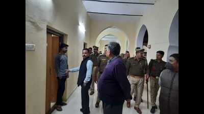 Lucknow University chief proctor Prof Rakesh Dwivedi, additional proctor OP Shukla with police and other proctorial members inspecting a hostel on Sunday night. (HT Photo) Lucknow University chief proctor Prof Rakesh Dwivedi, additional proctor OP Shukla with police and other proctorial members inspecting a hostel on Sunday night. (HT Photo)